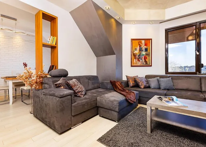 Castle 3br In Daire Filibe