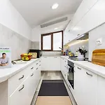 شقة Castle 3br In *