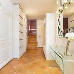 Castle 3br In شقة *