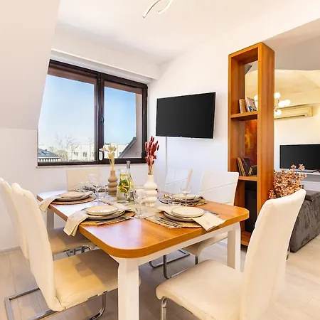 Castle 3br In Appartement